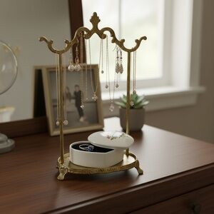 🌹 Vintage Porcelain Heart-Shaped Trinket Box